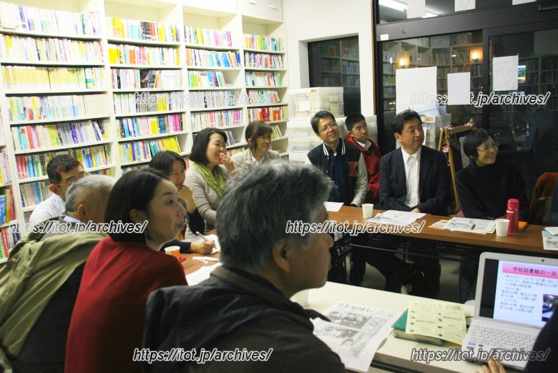 「学校図書館って、どんなところ?」の講座の様子